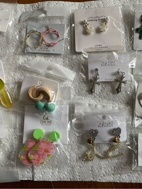 Costume Jewelry - Earrings